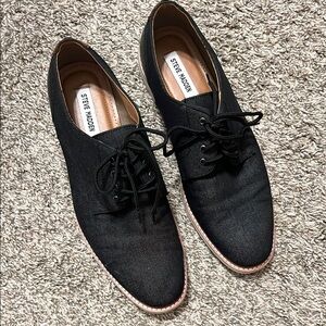 Steve Madden Black Oxford Shoes with Sleek Design